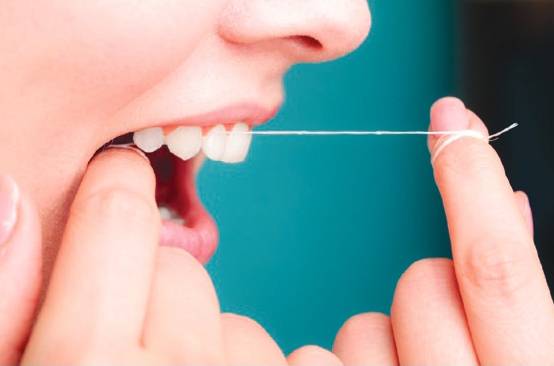 خيط أسنان بالنعناع