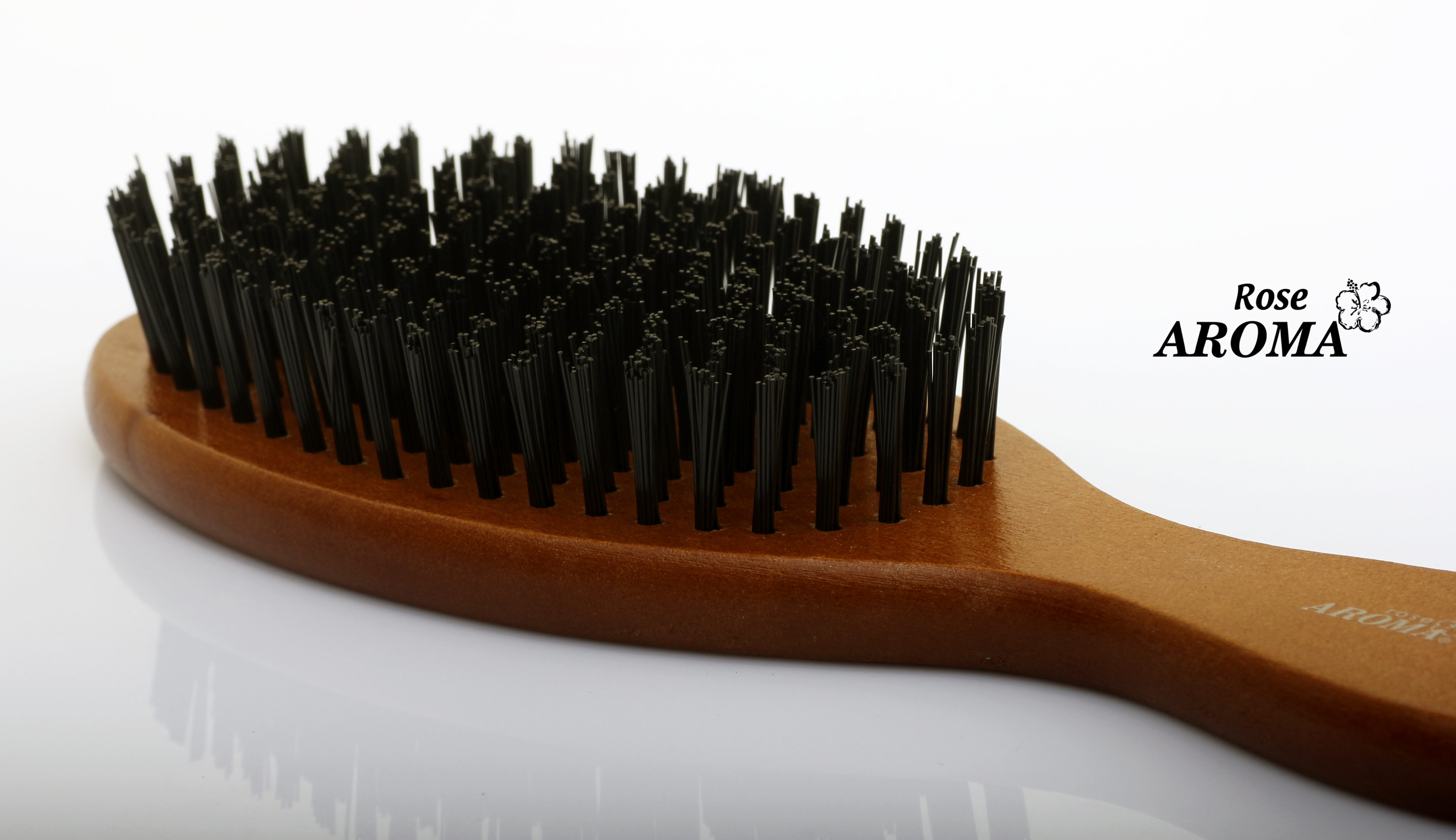 فرشة شعر خشبية لتلميس الشعر